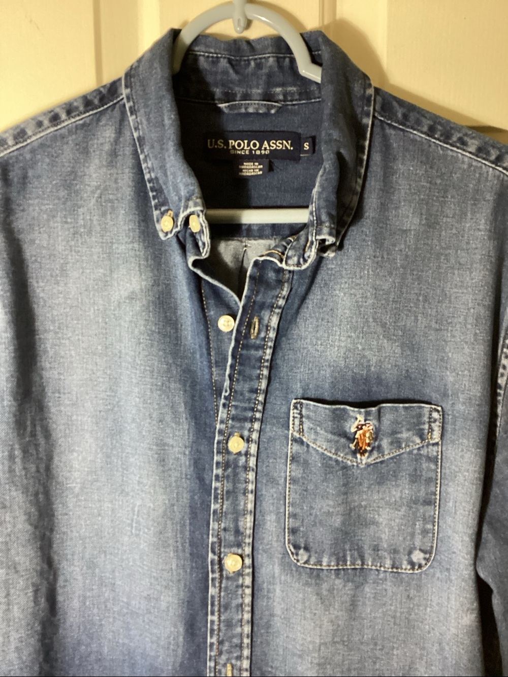 Men’s U.S. Polo Association Denim Long Sleeved Shirt. Size Small.